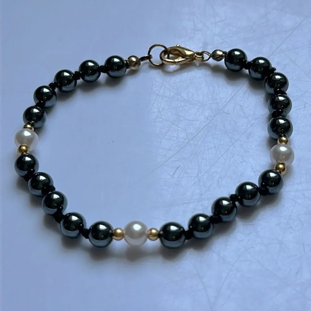 Shiny Dark Gray,‎ Faux Pearl and Gold Beaded Bracelet